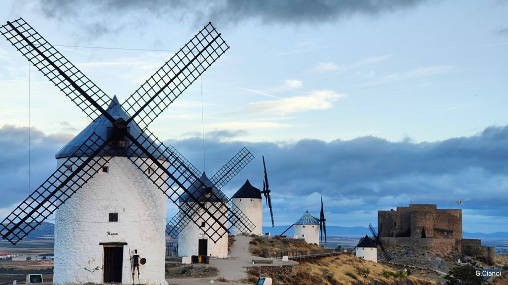 Mulini a vento Consuegra Spagna