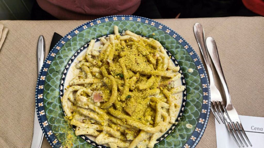 Ricetta Casarecce Pistacchio e Speck: il primo piatto siciliano cremoso