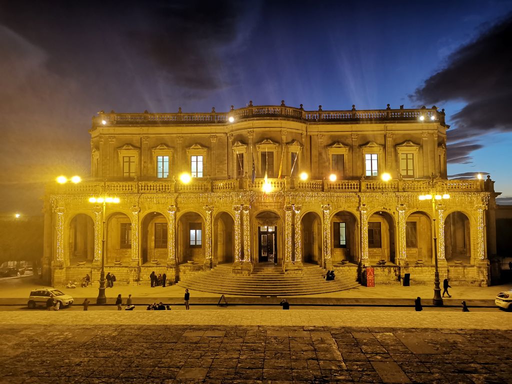 Tra i vicoli dorati di Noto e i profumi che solo il mese di dicembre sa regalare