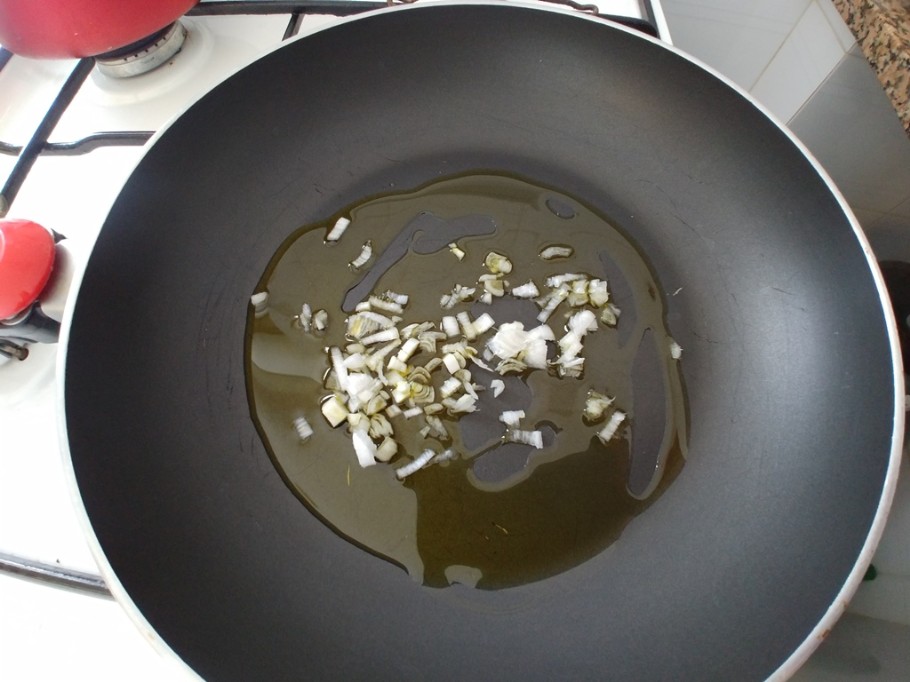 orecchiette zucchine tonno e pomodoro