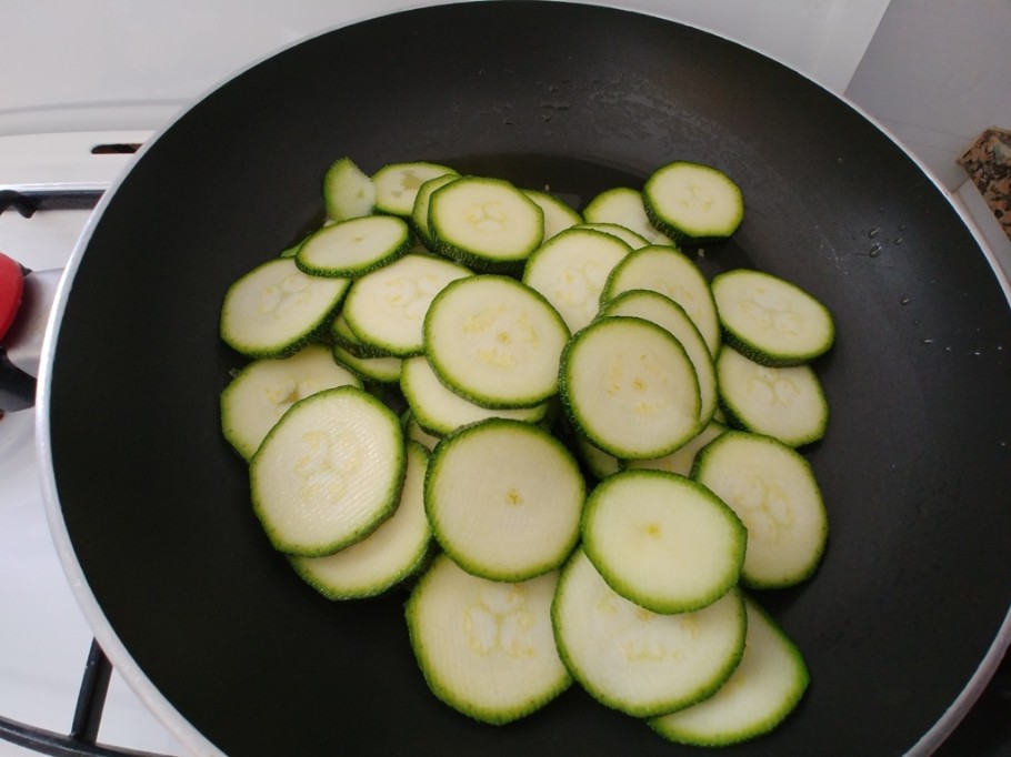 orecchiette zucchine tonno e pomodoro