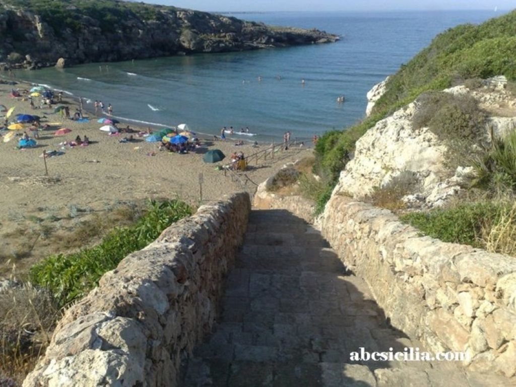Calamosche è una delle spiagge più scenografiche della Sicilia