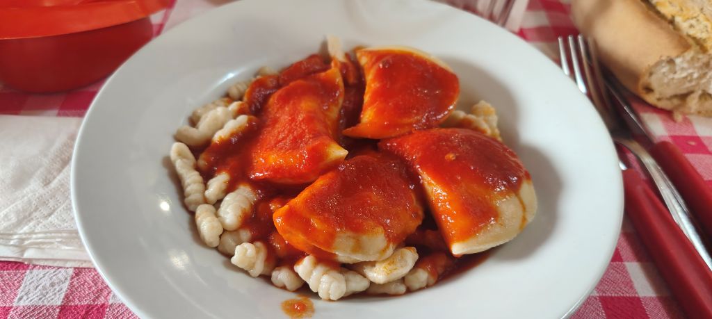 Pasta con il sugo di maiale alla siciliana
