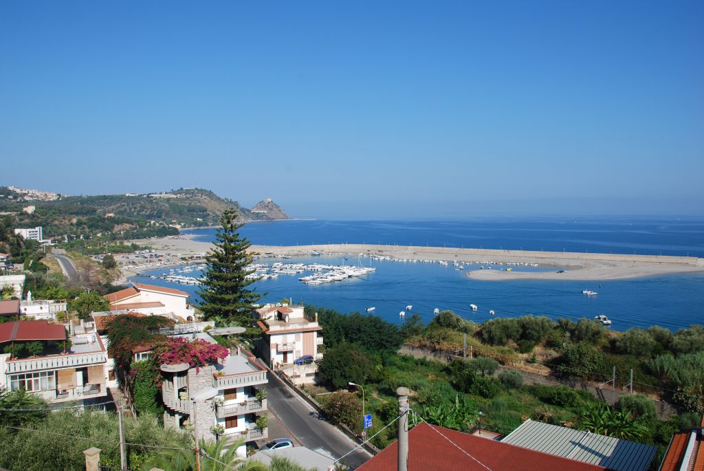 Marina di Patti: La spiaggia cittadina, ampia