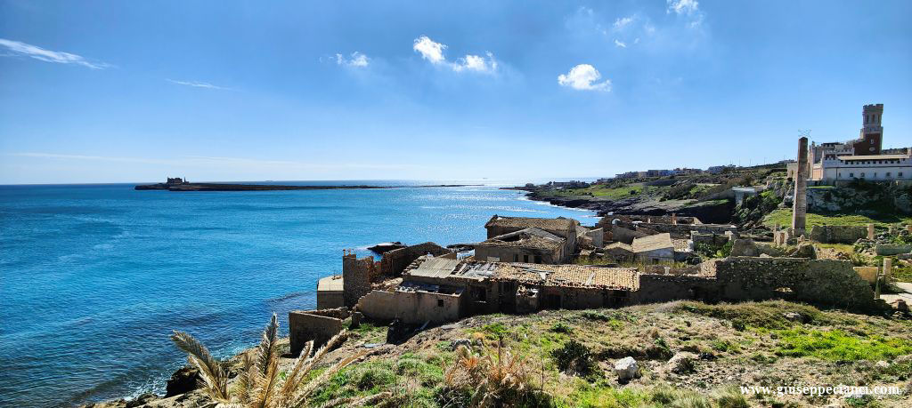 Portopalo di Capo Passero: Il Borgo, il Castello e l'Isola
