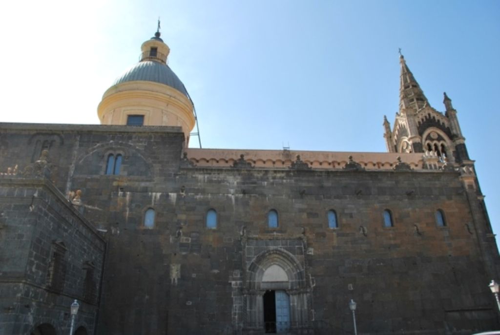 La particolarità urbanistica di Randazzo risiede nella sua storia medievale