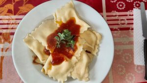 La ricetta della pasta fresca con il sugo di maiale alla siciliana