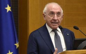 Chi controlla i controllori? Il garante della privacy travolto dallo scandalo: ora si dimettano tutti